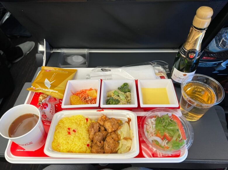 JAL国際線東京発パリ行きJL045便の機内食（チキン）