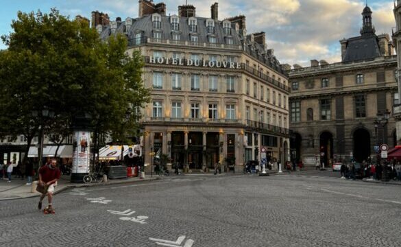 パリ オペラ通りとサン・トノレ通りの交差点